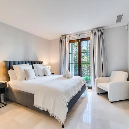 Villa Vacation I Milka, Frontline Golf, Giant Private Heated Pool, Close To High-end Restaurants, 8min Puerto Banus, Cine *