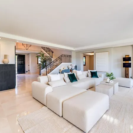 Vacation I Milka, Frontline Golf, Giant Private Heated Pool, Close To High-end Restaurants, 8min Puerto Banus, Cine Villa