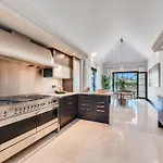 Villa Vacation I Milka, Frontline Golf, Giant Private Heated Pool, Close To High-end Restaurants, 8min Puerto Banus, Cine *