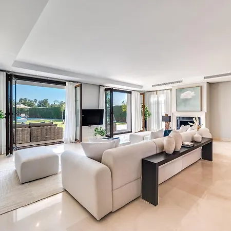Villa Vacation I Milka, Frontline Golf, Giant Private Heated Pool, Close To High-end Restaurants, 8min Puerto Banus, Cine Marbella