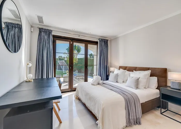 Vacation I Milka, Frontline Golf, Giant Private Heated Pool, Close To High-end Restaurants, 8min Puerto Banus, Cine *