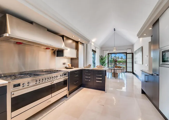 Willa Vacation I Milka, Frontline Golf, Giant Private Heated Pool, Close To High-end Restaurants, 8min Puerto Banus, Cine *