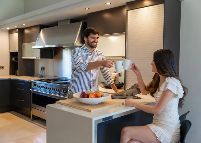 Vacation I Milka, Frontline Golf, Giant Private Heated Pool, Close To High-end Restaurants, 8min Puerto Banus, Cine Willa Marbella